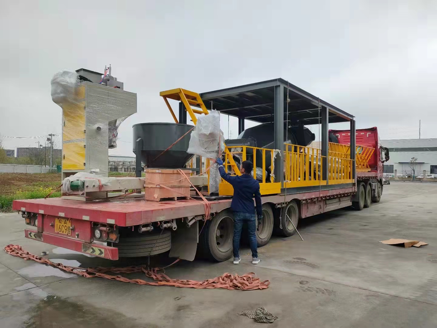 ��˾���(y��ng)���Ԅ�(d��ng)���ϰ��b���a(ch��n)���l(f��)܇�F(xi��n)��(ch��ng)